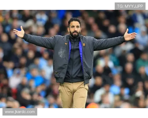 从卡萨皮亚到老特拉福德 阿莫林坚守3-4-3战术信仰的执着与变革