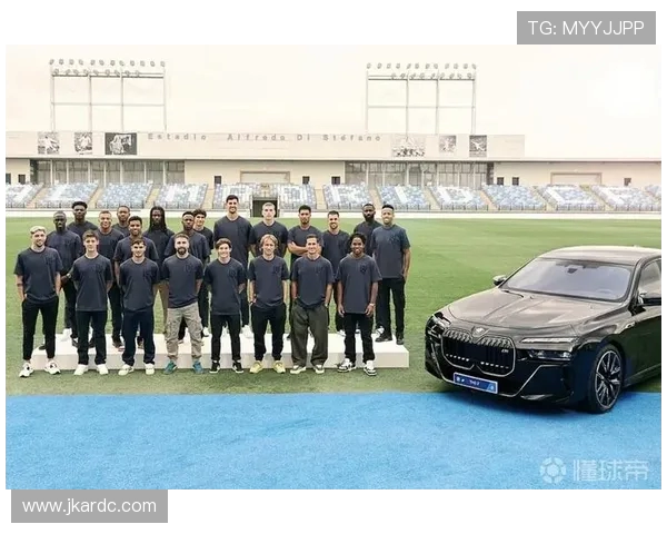 皇马全队获赠宝马座驾姆巴佩因无驾照仅象征性领车 皇马全队获赠宝马座驾姆巴佩因无驾照仅象征性领车