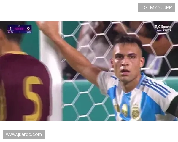 特雷泽盖评选现役前锋，劳塔罗超越莱万引发争议