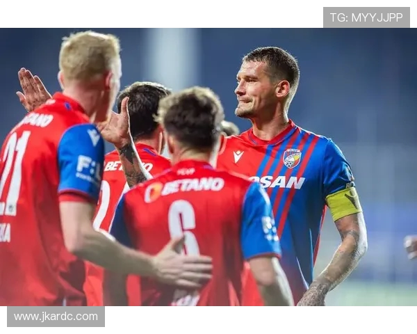 罗马客场领先格拉斯哥流浪者,佩莱格里尼苏莱破门助球队暂时2-0领先 罗马客场领先格拉斯哥流浪者,佩莱格里尼苏莱破门助球队暂时2-0领先