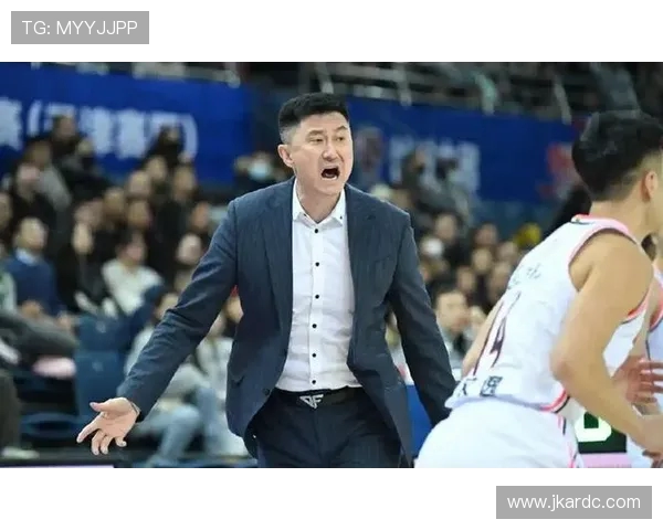 与朱芳雨频频互动！李春江可能回归，杜锋正式成广东篮球第一人！