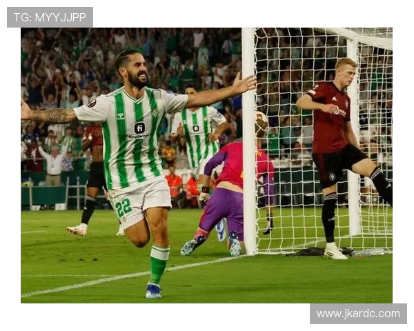 双核“自相残杀”！伊斯科与队友相撞双双伤退，贝蒂斯运气真是差